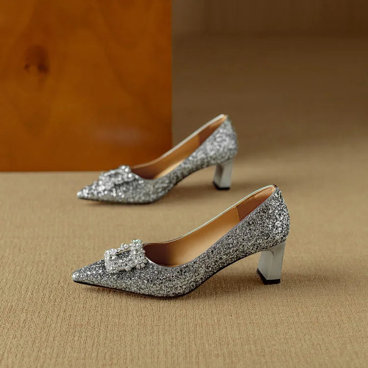 Yara | Glitzer-Pumps mit Schleifendetail – Bild 18