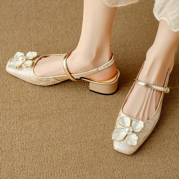 Marlene | Slingback-Schuhe mit Blütendetail – Bild 1