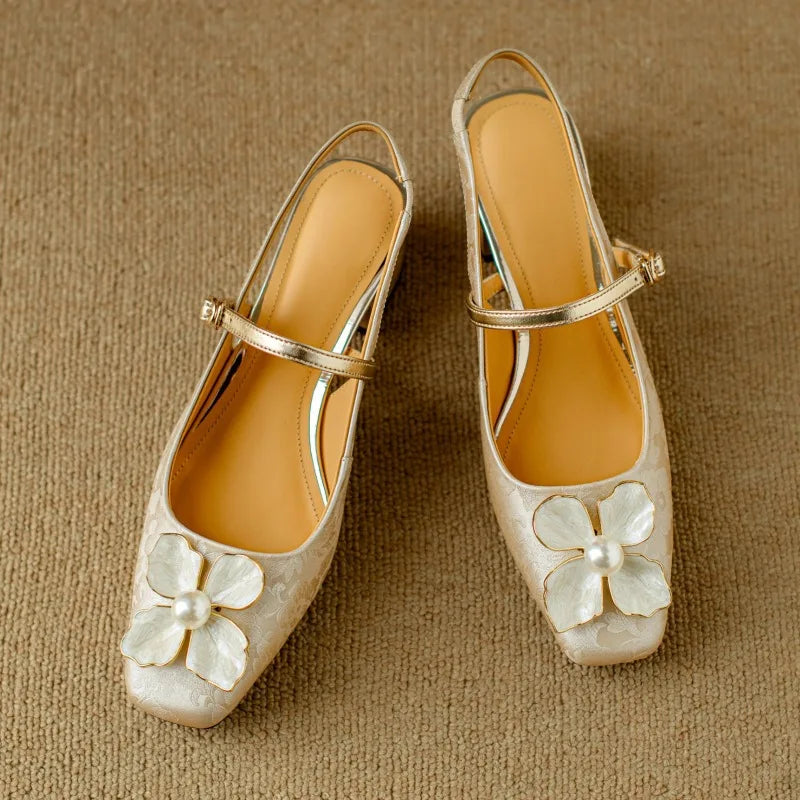Marlene | Slingback-Schuhe mit Blütendetail – Bild 7