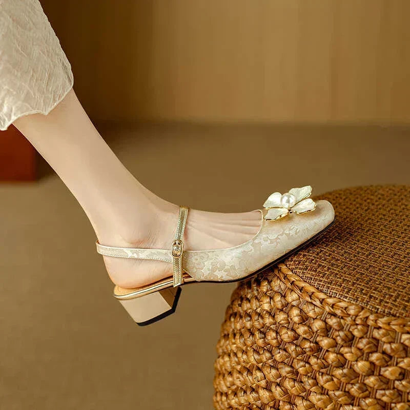 Marlene | Slingback-Schuhe mit Blütendetail – Bild 8