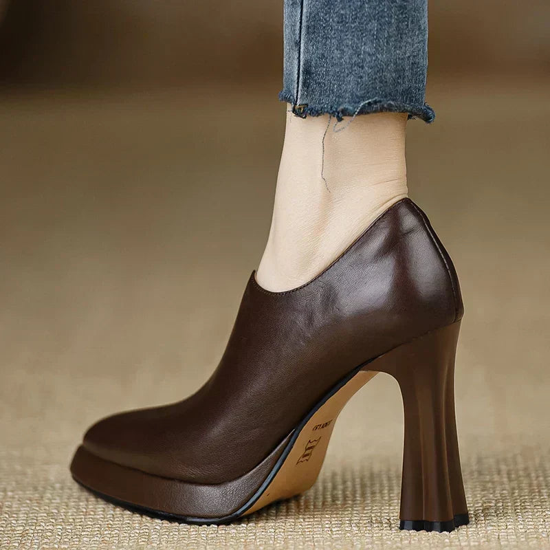 Nele | Geschlossene Pumps mit Blockabsatz – Bild 3