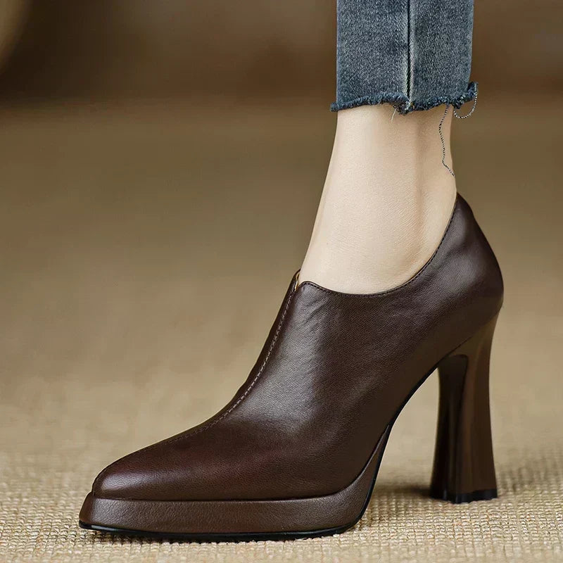 Nele | Geschlossene Pumps mit Blockabsatz – Bild 4