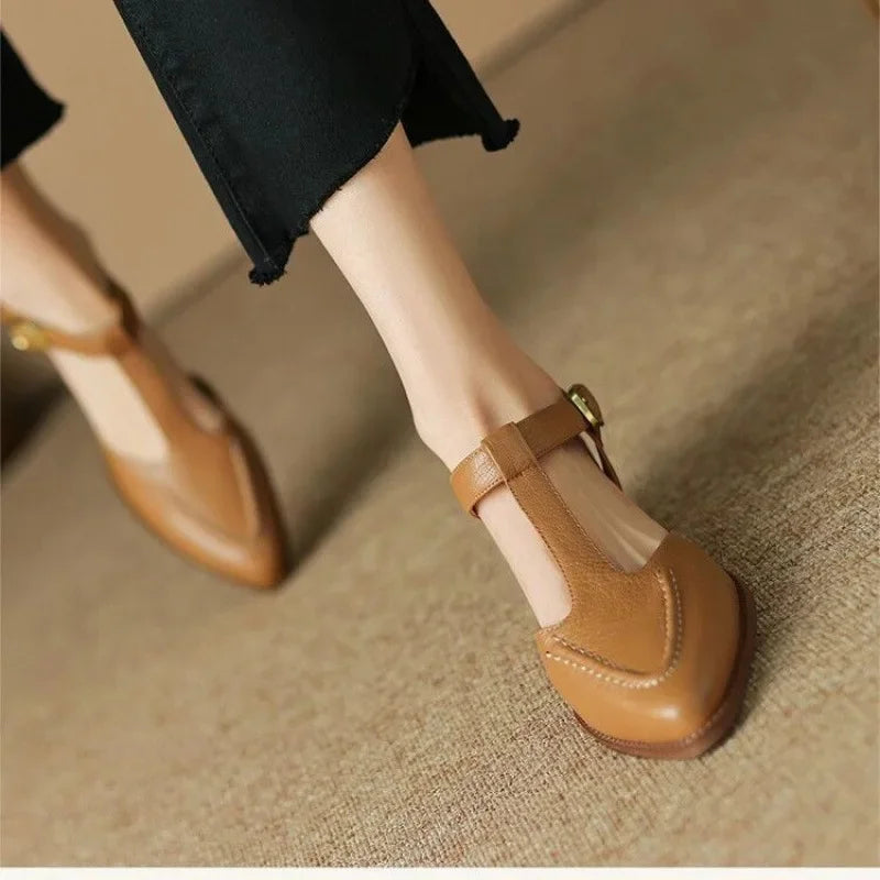 Romy | T-Steg-Schuhe mit Schnalle – Bild 1