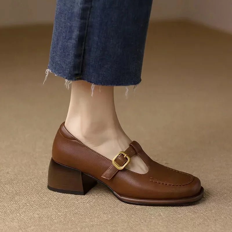 Alma | T-Steg-Schuhe im Vintage-Stil – Bild 11