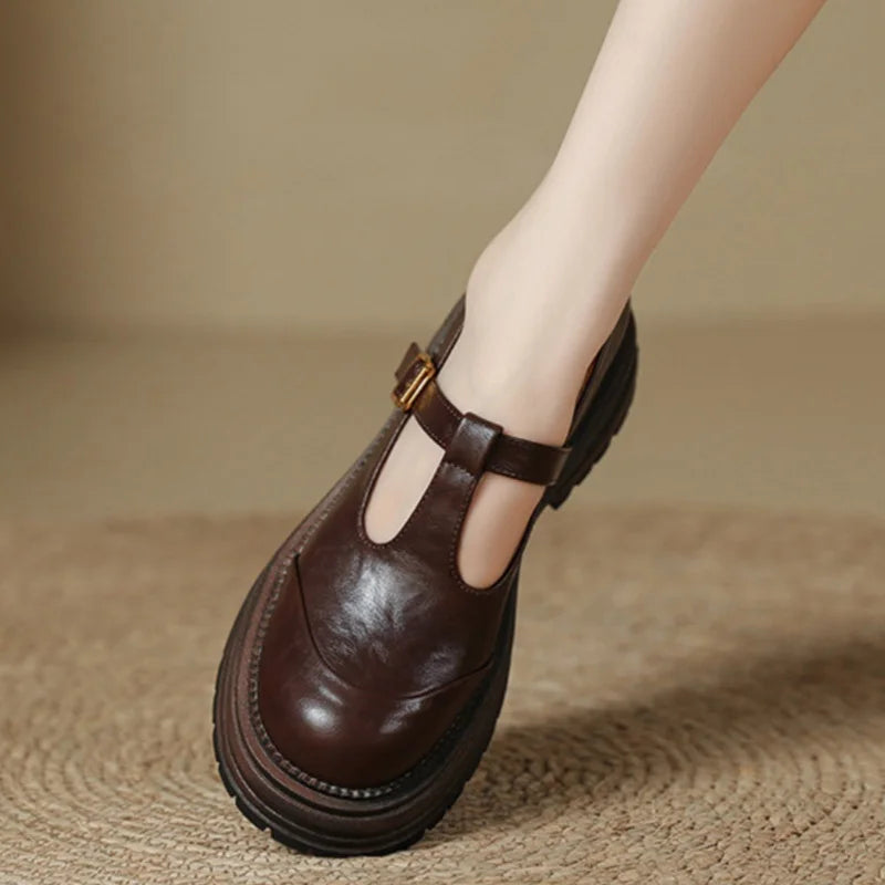Daria | T-Steg-Schuhe mit markanter Sohle – Bild 1