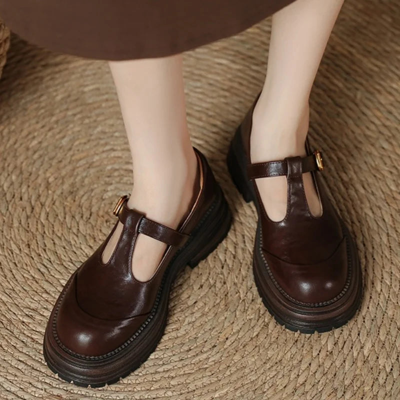 Daria | T-Steg-Schuhe mit markanter Sohle – Bild 2