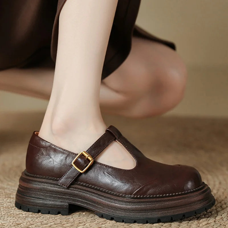 Daria | T-Steg-Schuhe mit markanter Sohle – Bild 3