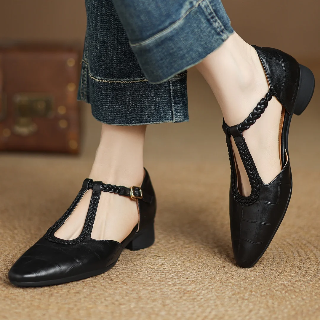 Carla | T-Steg-Schuhe mit Flechtdetail – Bild 2