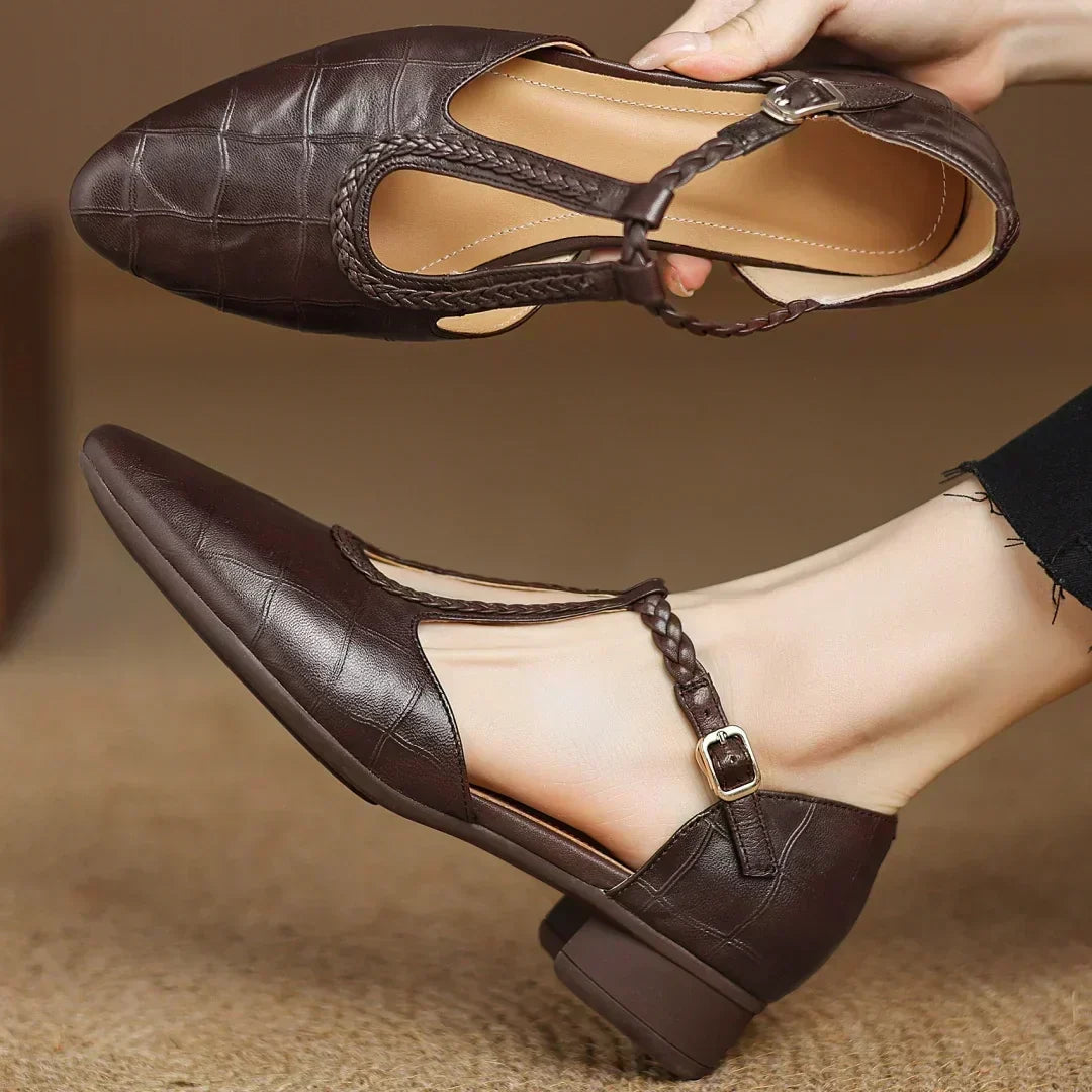 Carla | T-Steg-Schuhe mit Flechtdetail – Bild 4
