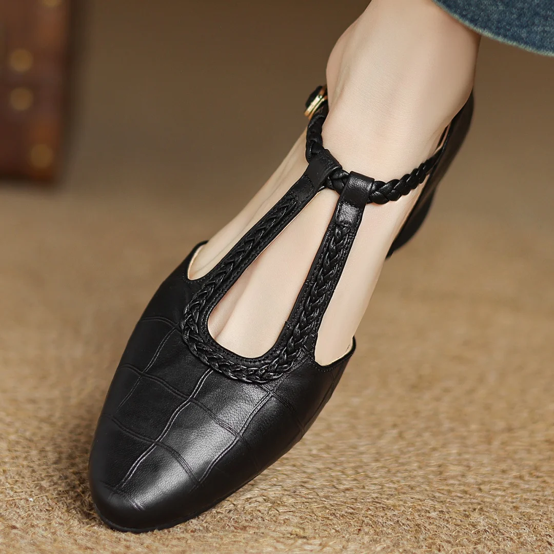 Carla | T-Steg-Schuhe mit Flechtdetail – Bild 9