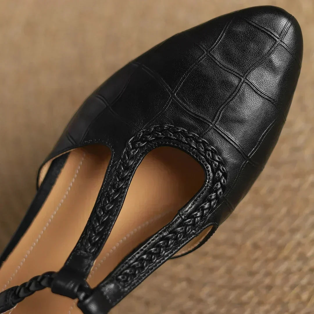 Carla | T-Steg-Schuhe mit Flechtdetail – Bild 10