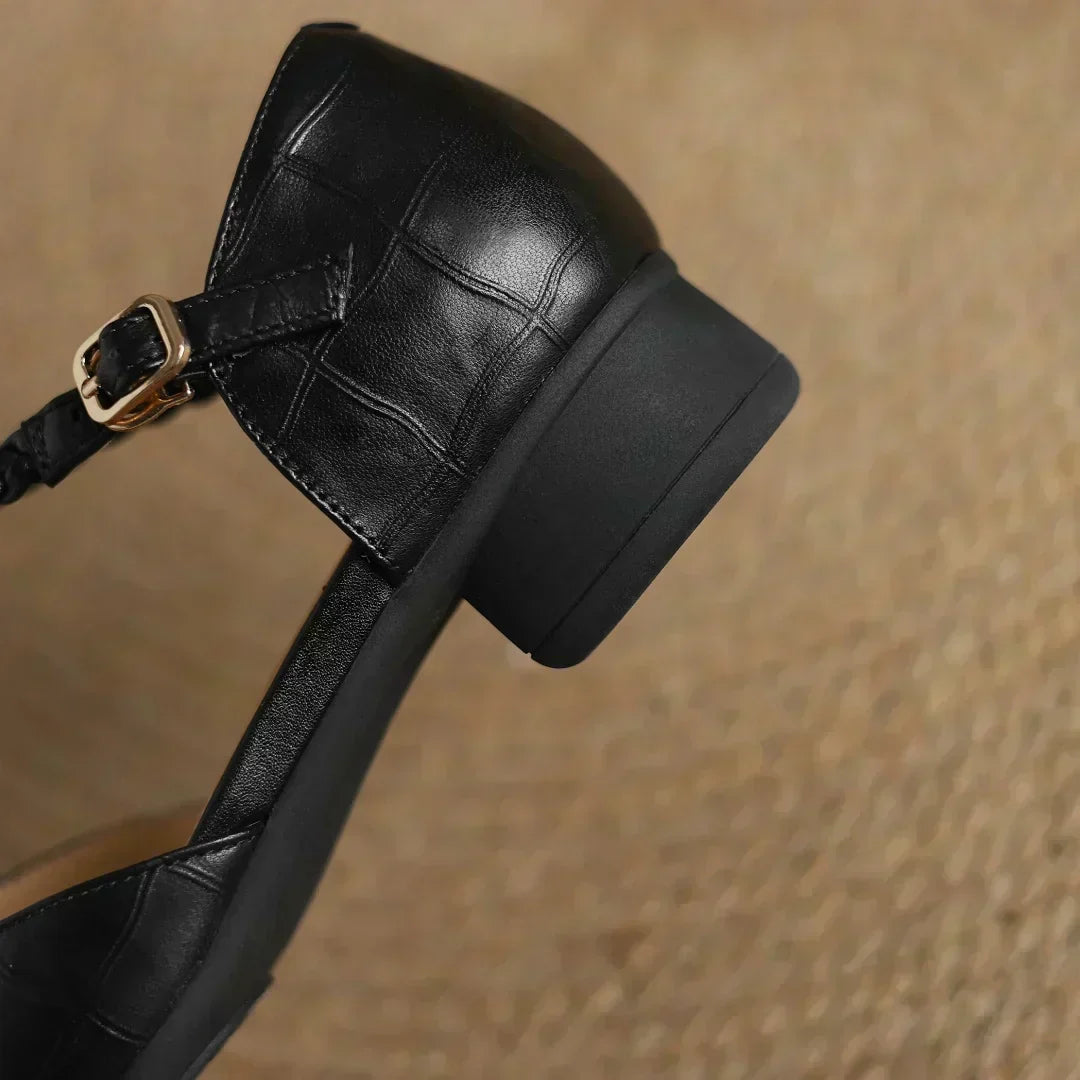 Carla | T-Steg-Schuhe mit Flechtdetail – Bild 11