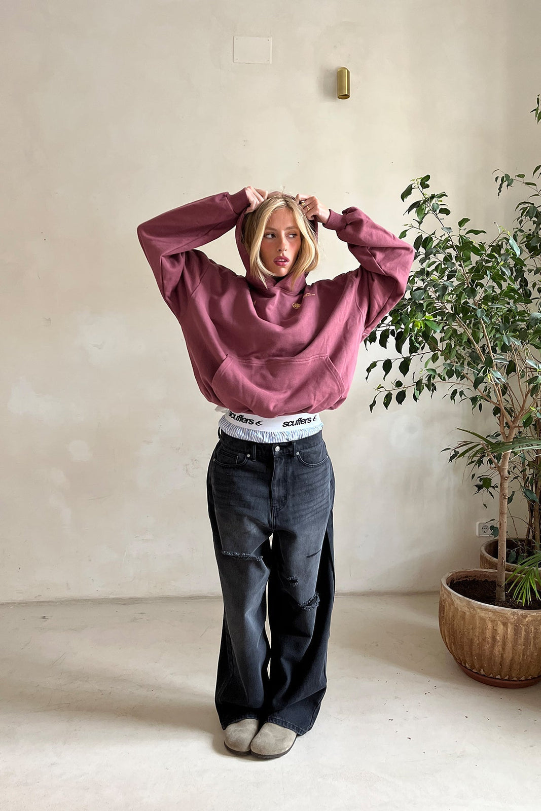 Rosa Damen-Hoodie mit Kängurutasche – Bild 5