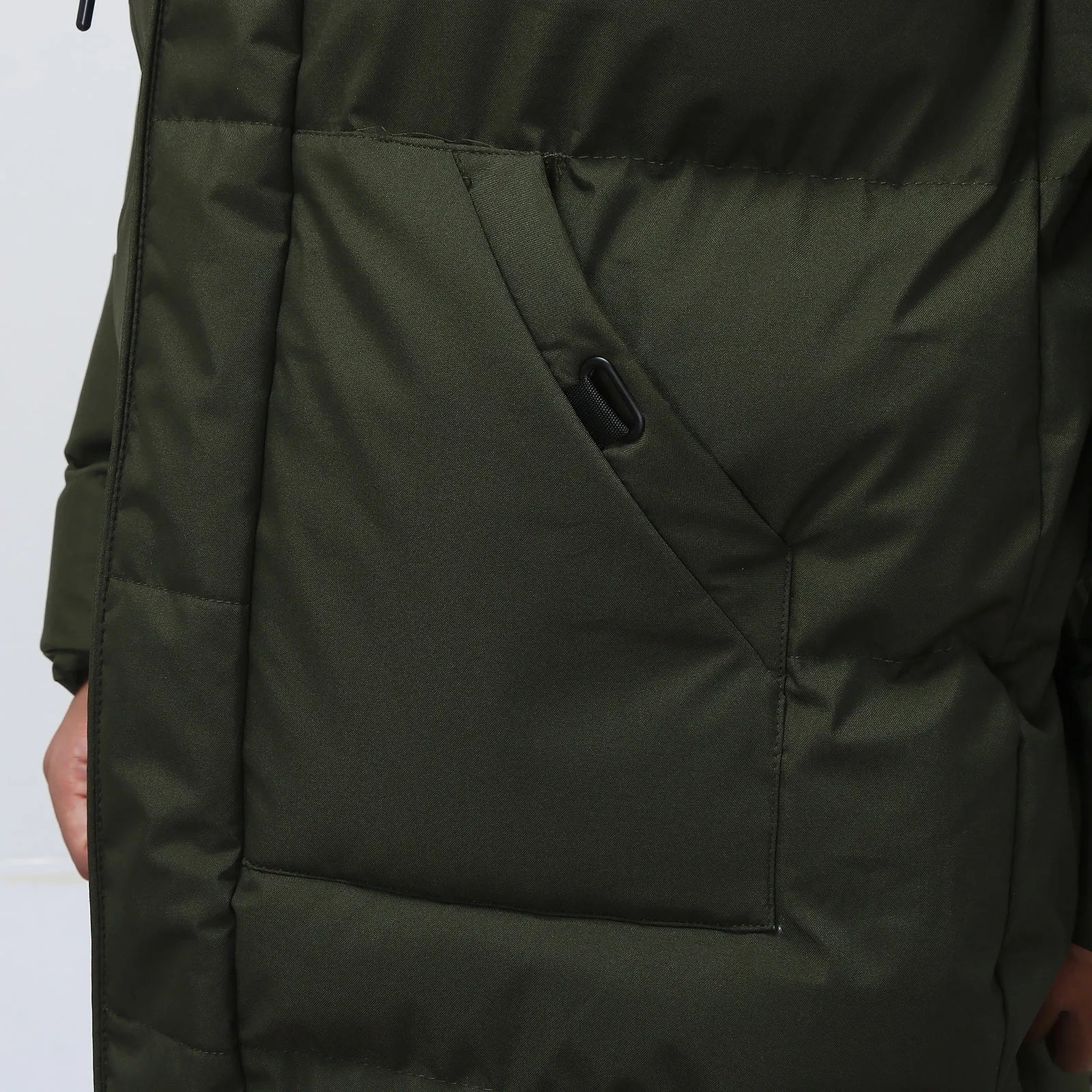 Tamme – Langer Steppmantel mit Kapuze – Tasche