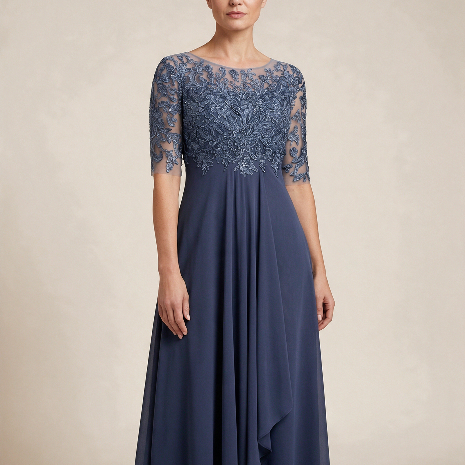 Modelo feminina a usar o vestido em fundo bege