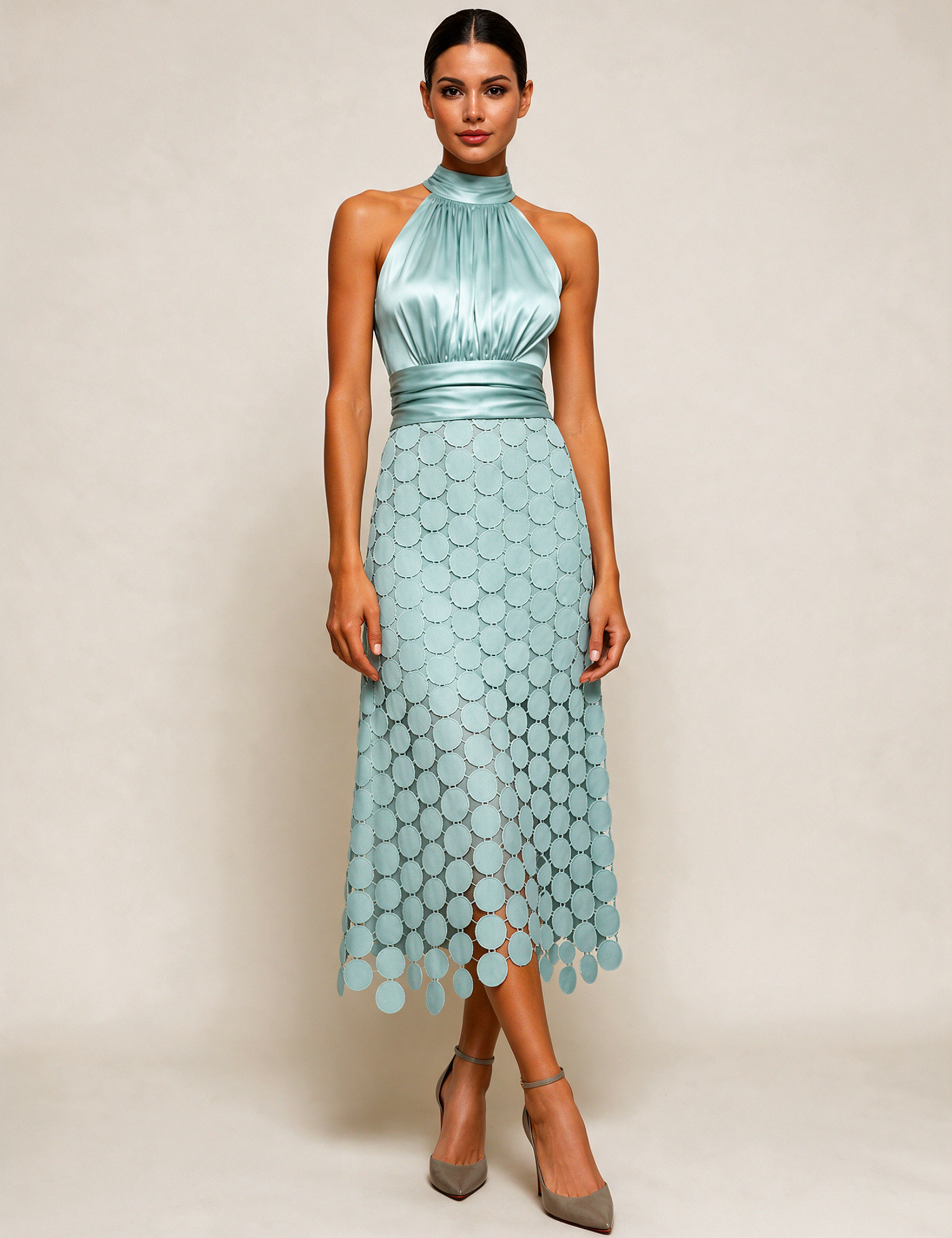 Emma Wien vestido 26 – Modelo feminina em fundo bege