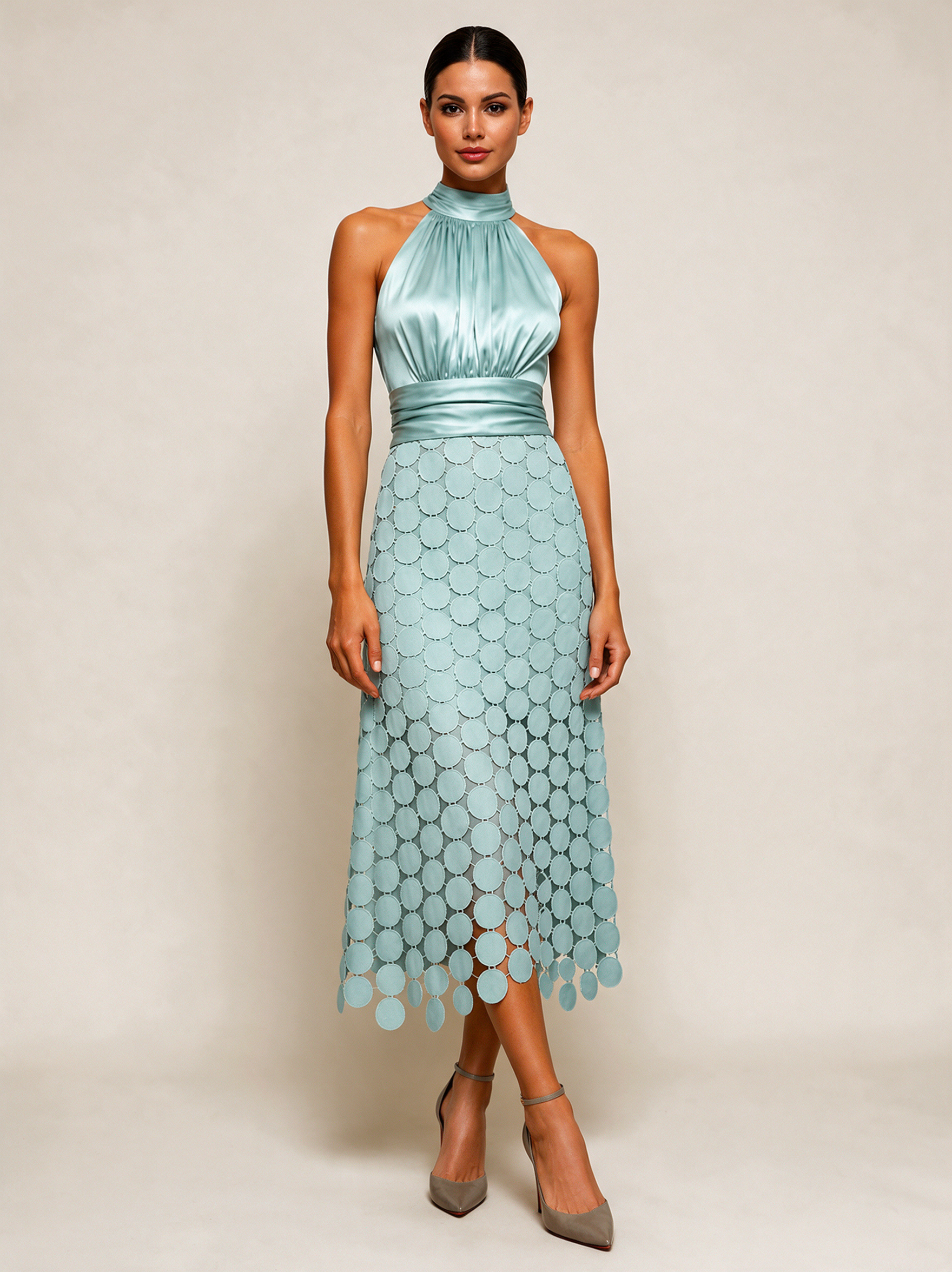Emma Wien vestido 26 – Modelo feminina em fundo bege