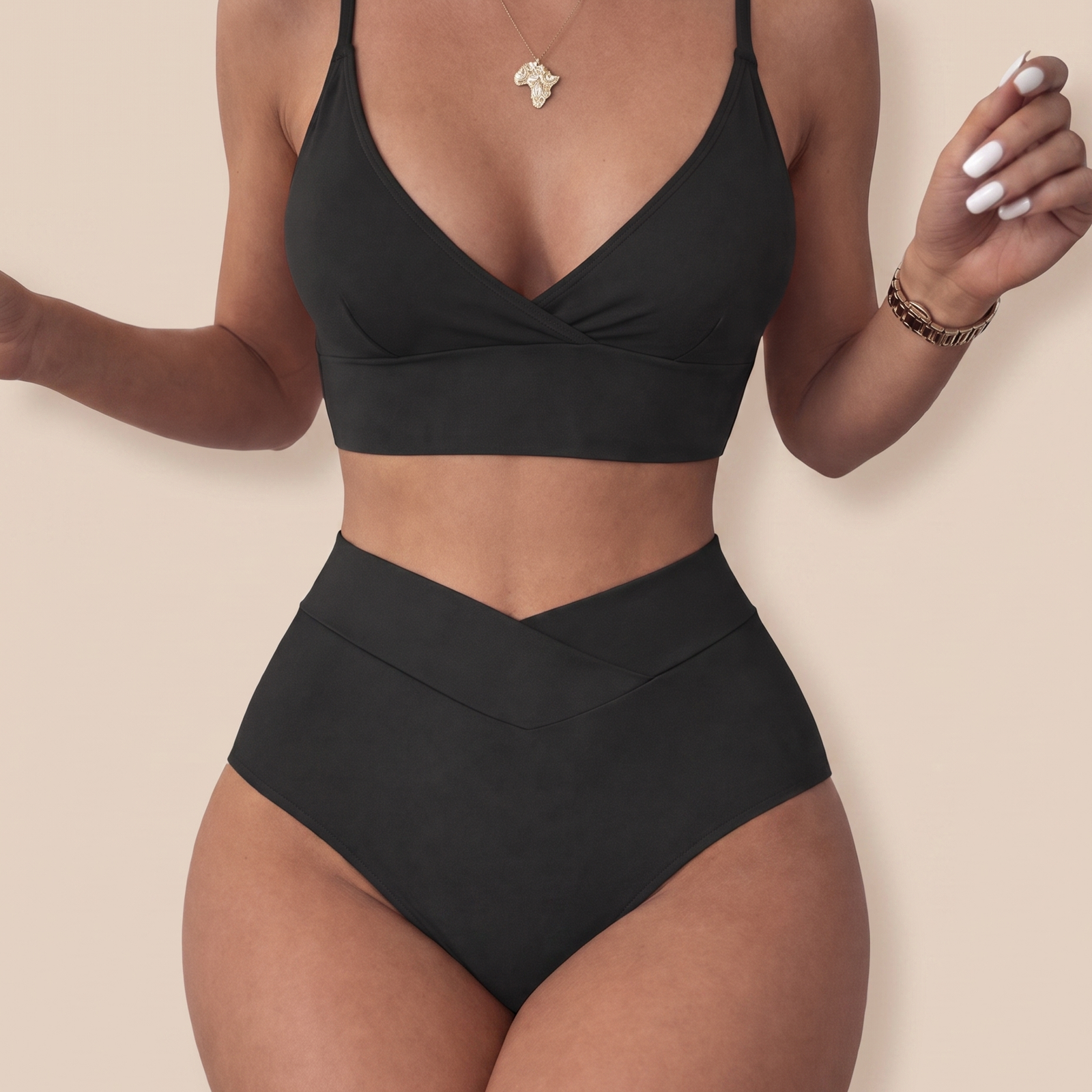 Imagem de beachwear Emma Wien em fundo bege