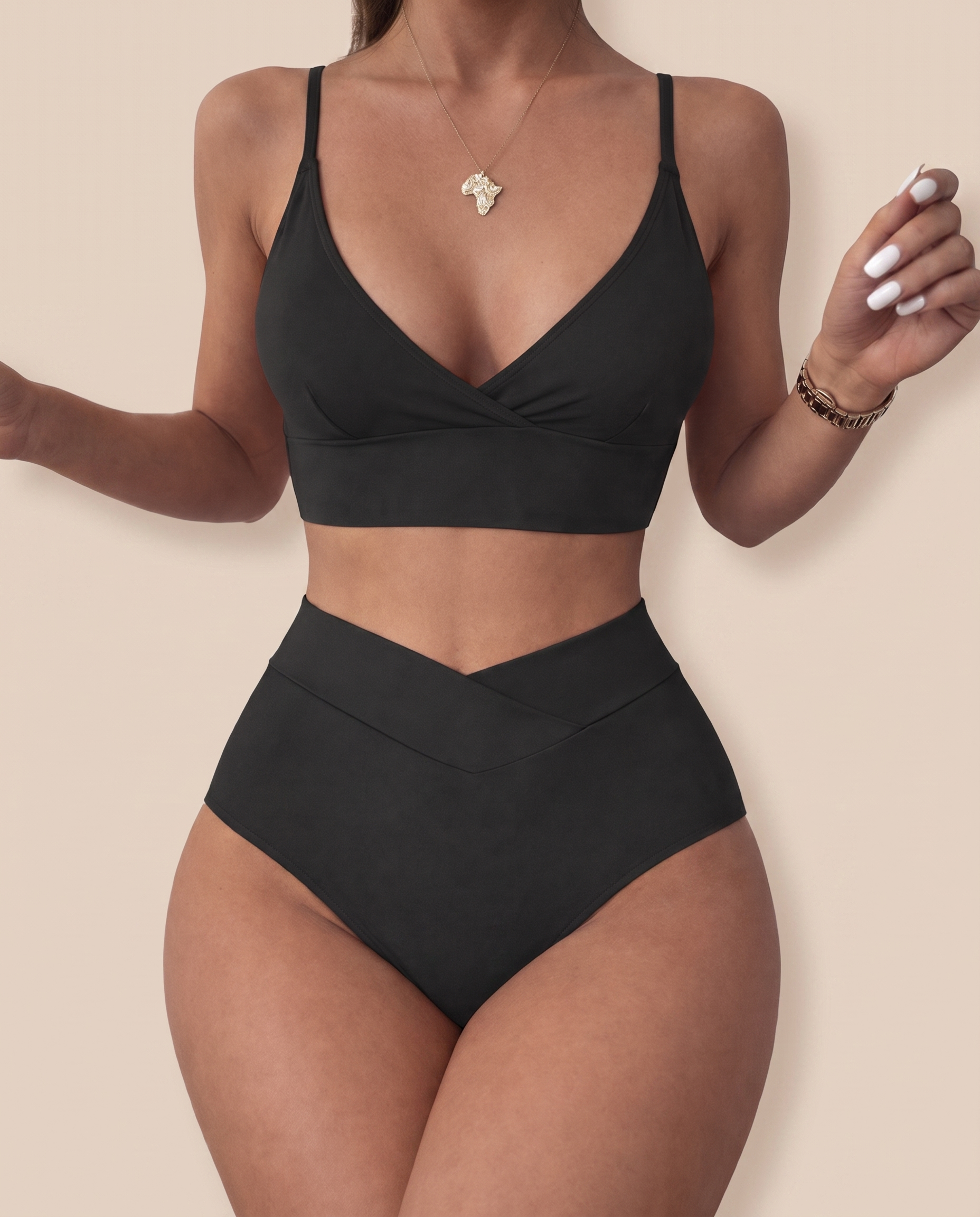 Imagem de beachwear Emma Wien em fundo bege