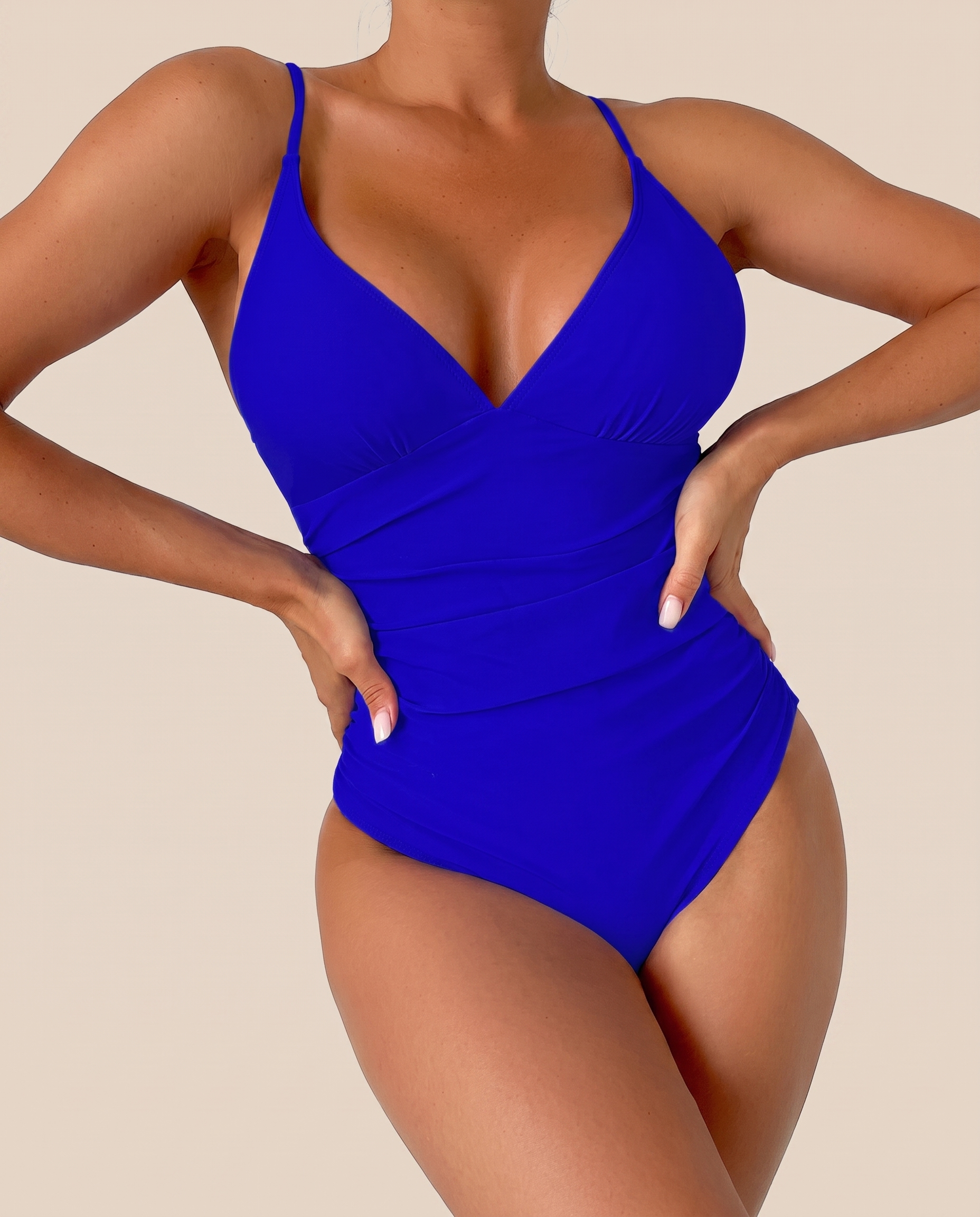 Imagem de beachwear Emma Wien em fundo bege