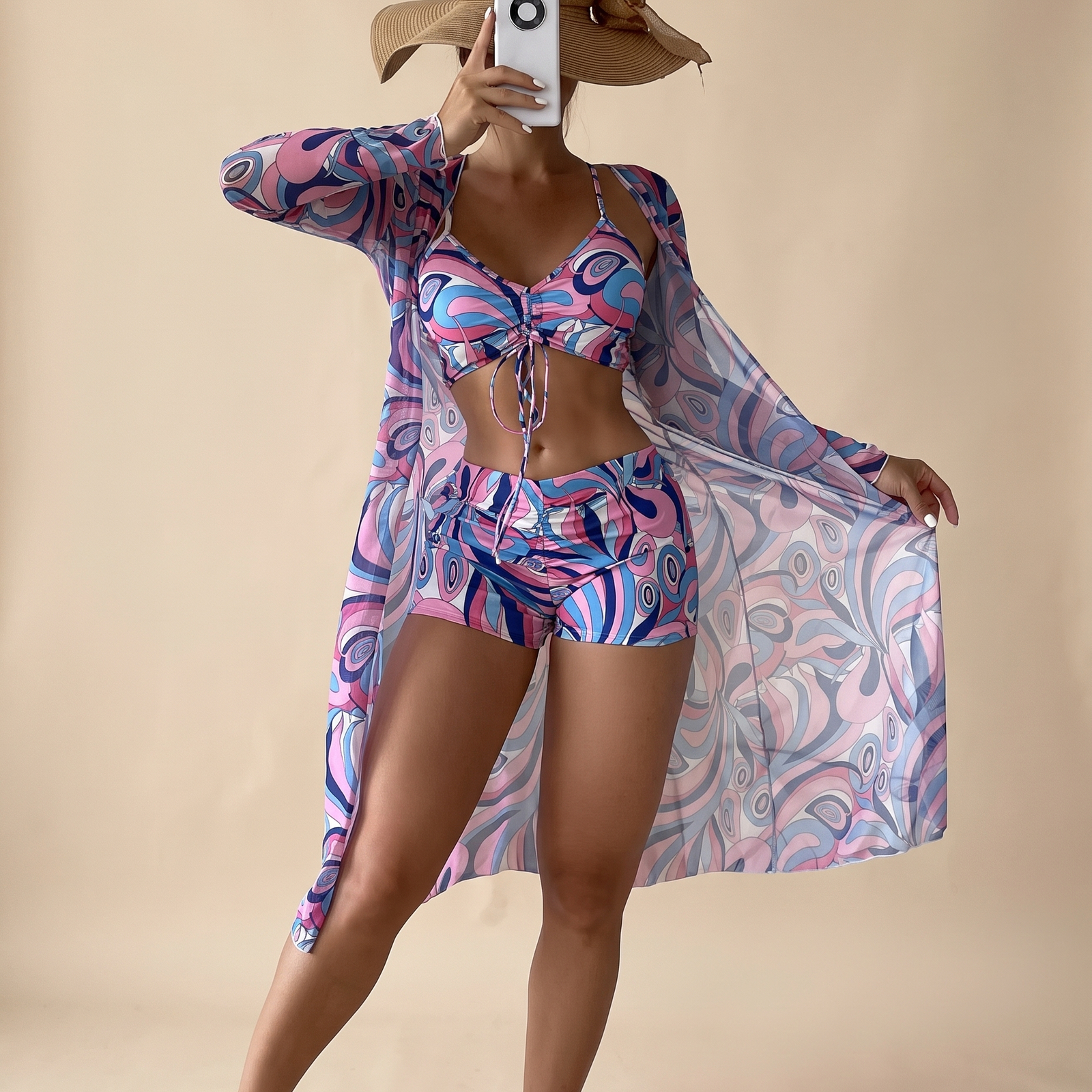 Imagem de beachwear Emma Wien em fundo bege