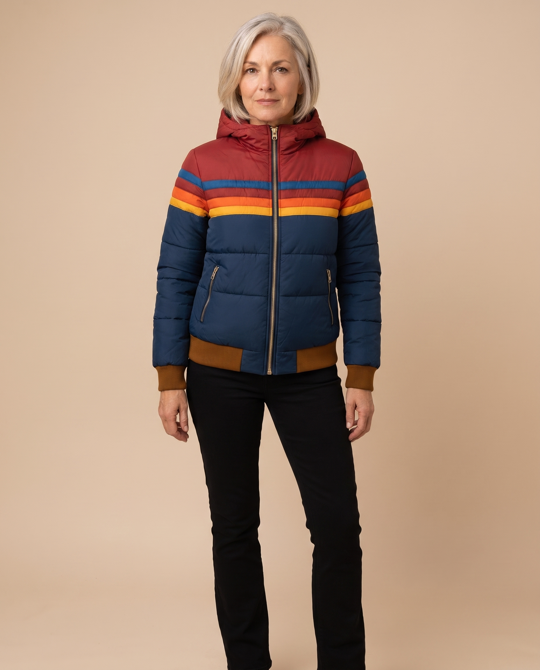 Elena-Gabriela | Damen-Herbstjacke – harmonisiertes Produktbild auf warmem beigem Hintergrund