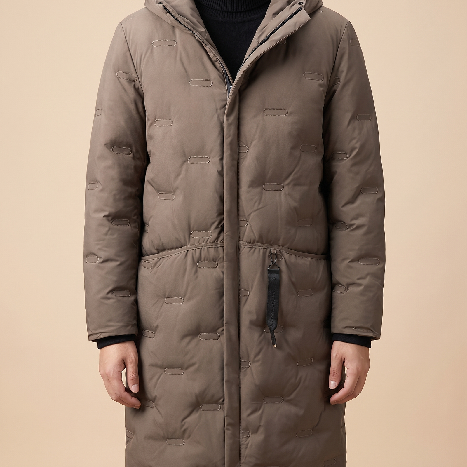 Herrenjacke Block 4 8 – männliches Model – beige Hintergrund
