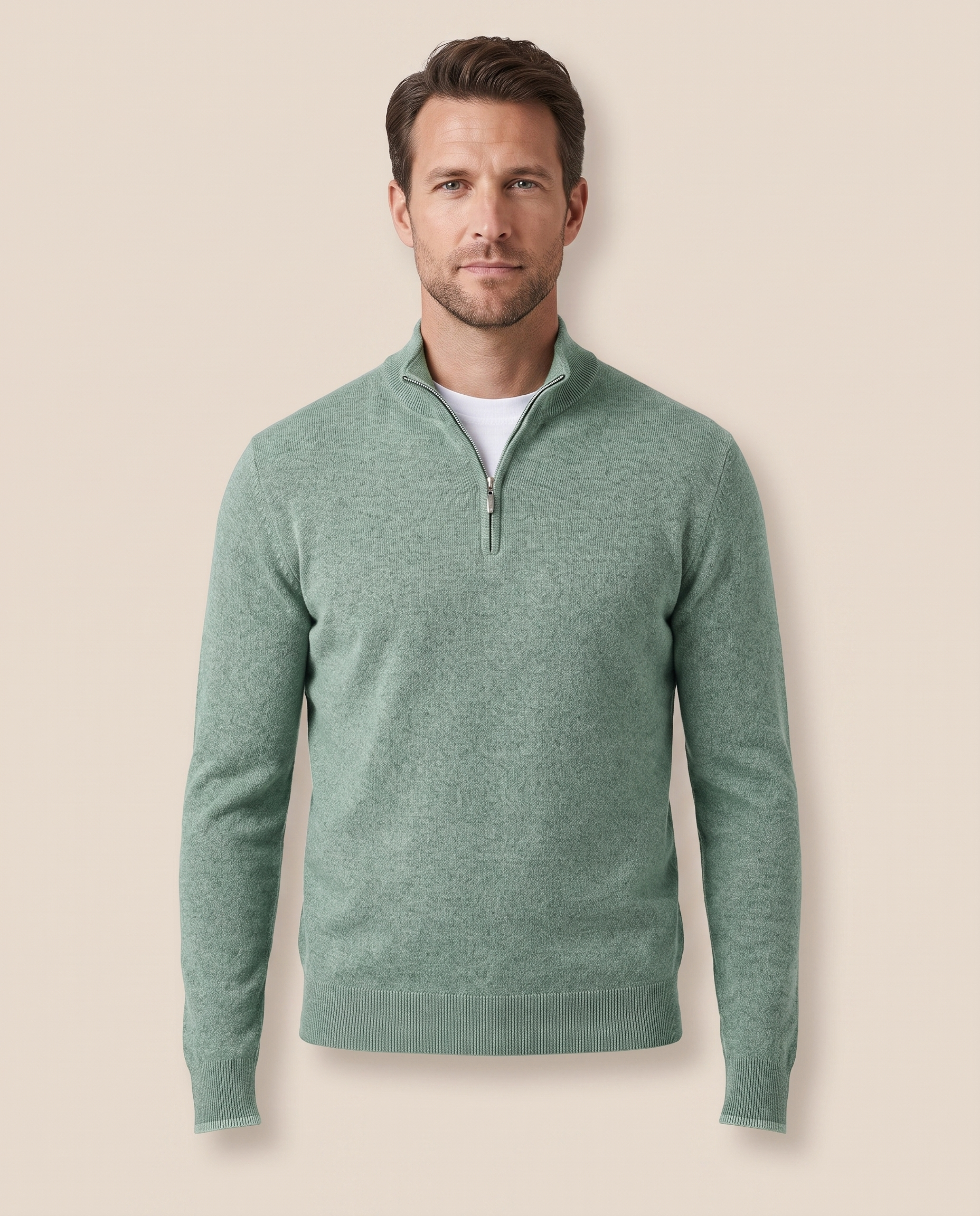 Herren-Strick Block 4 4 – männliches Model – beige Hintergrund