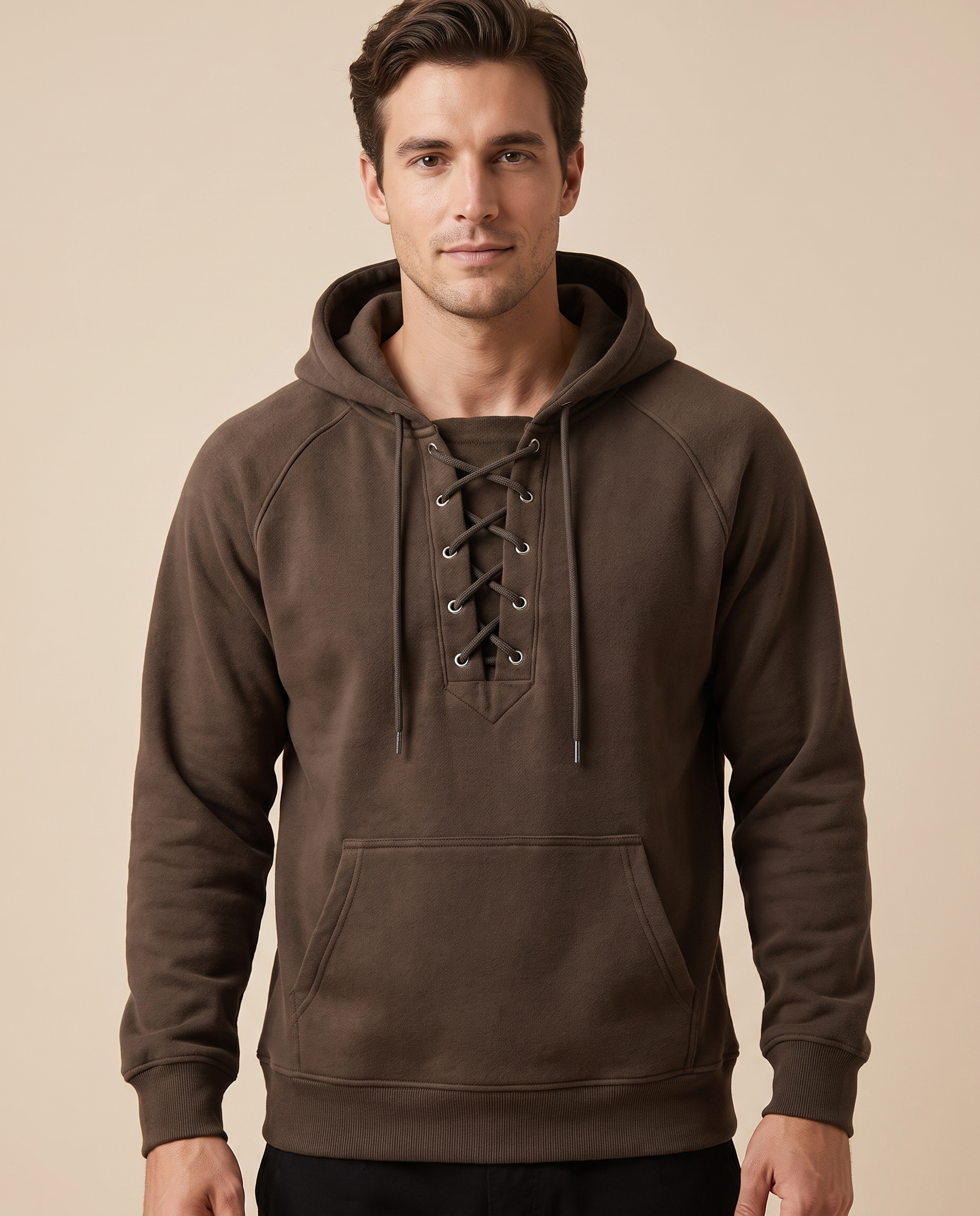 Herren-Strick Block 4 5 – männliches Model – beige Hintergrund
