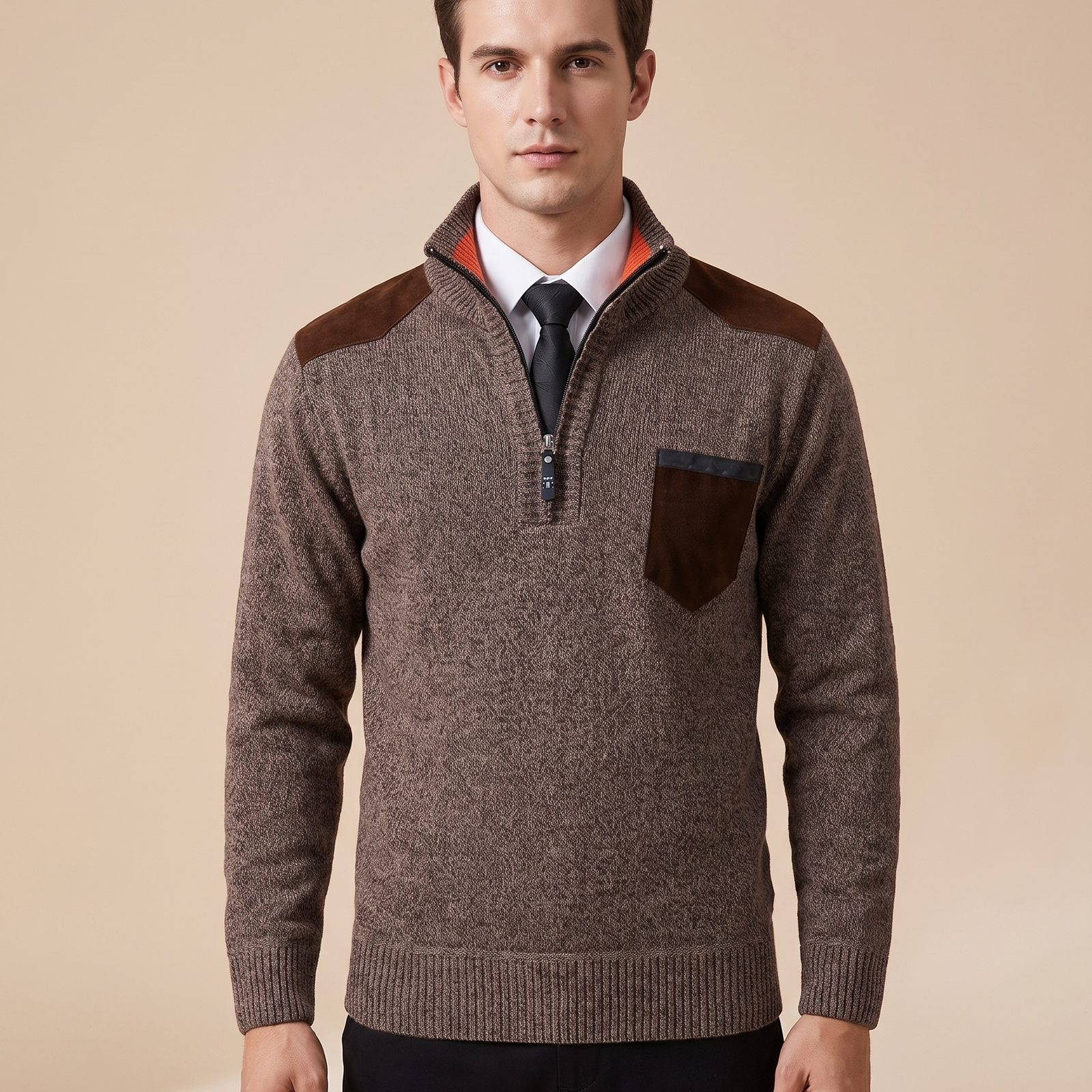 Herren-Strick Block 4 8 – männliches Model – beige Hintergrund