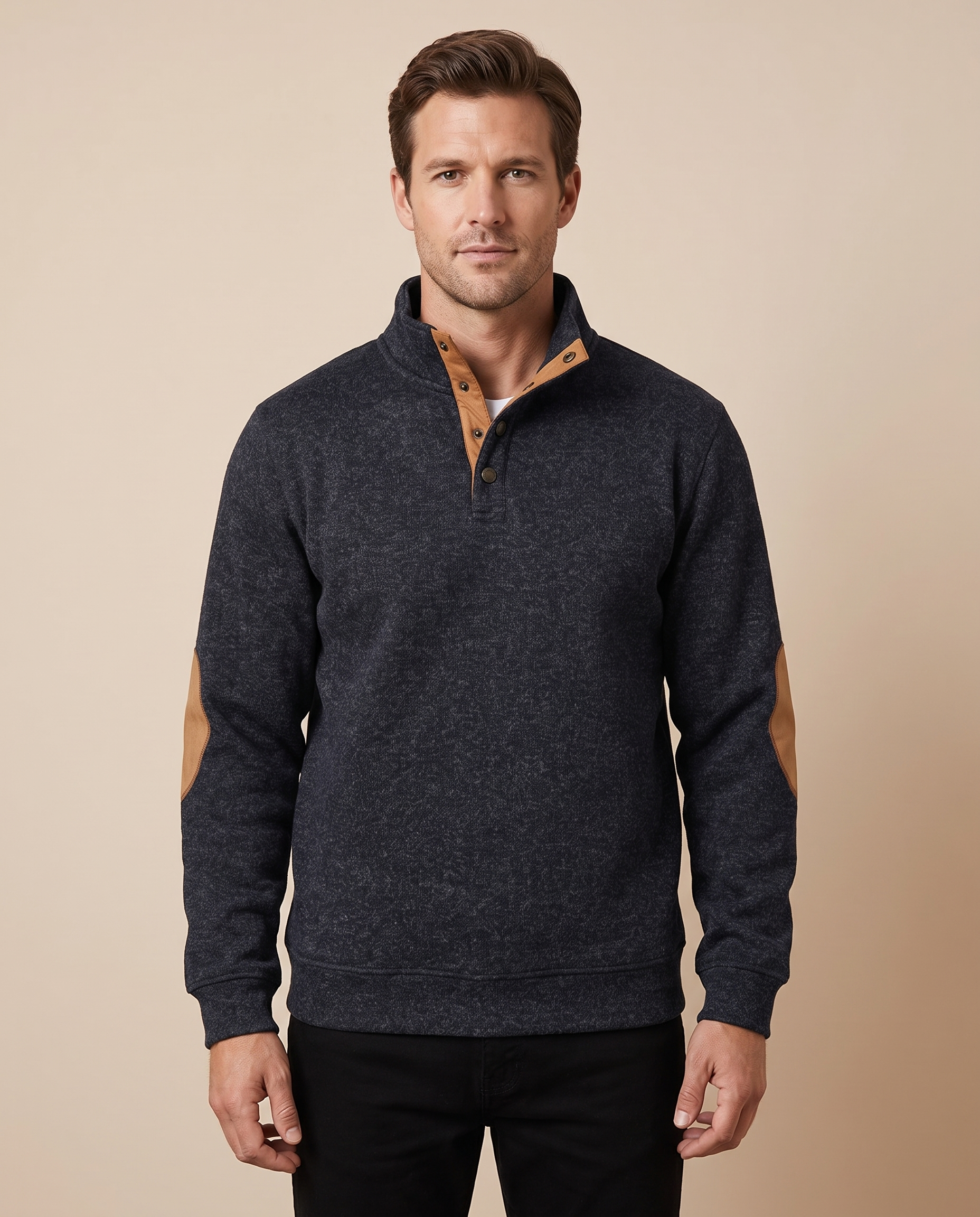 Herren-Strick Block 4 14 – männliches Model – beige Hintergrund