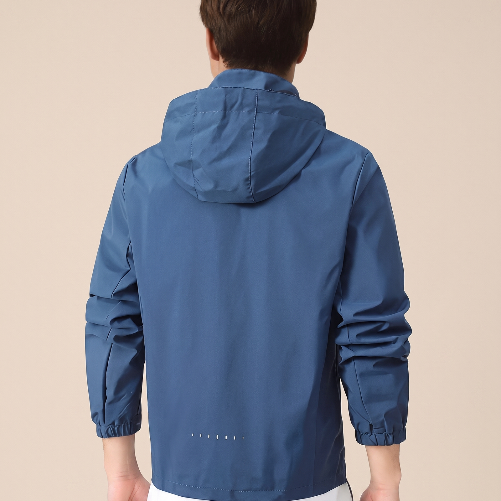 Herrenjacke auf warmbeigem Hintergrund #E8DED2
