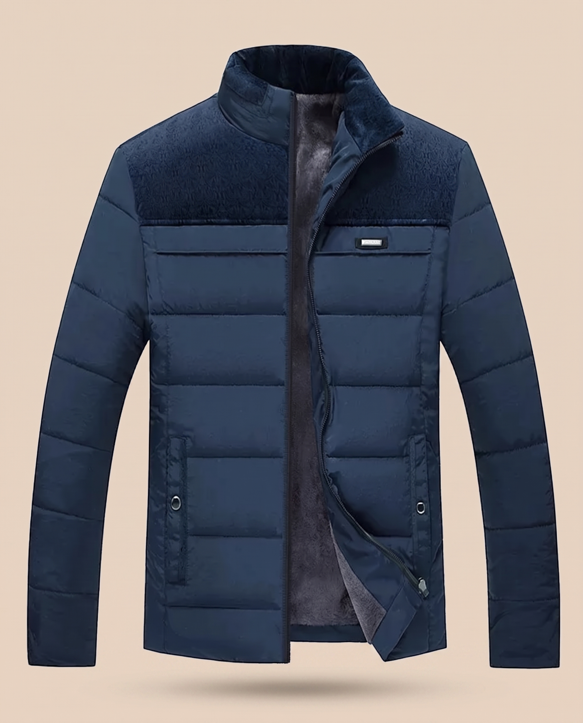 Herrenjacke auf warmbeigem Hintergrund #E8DED2