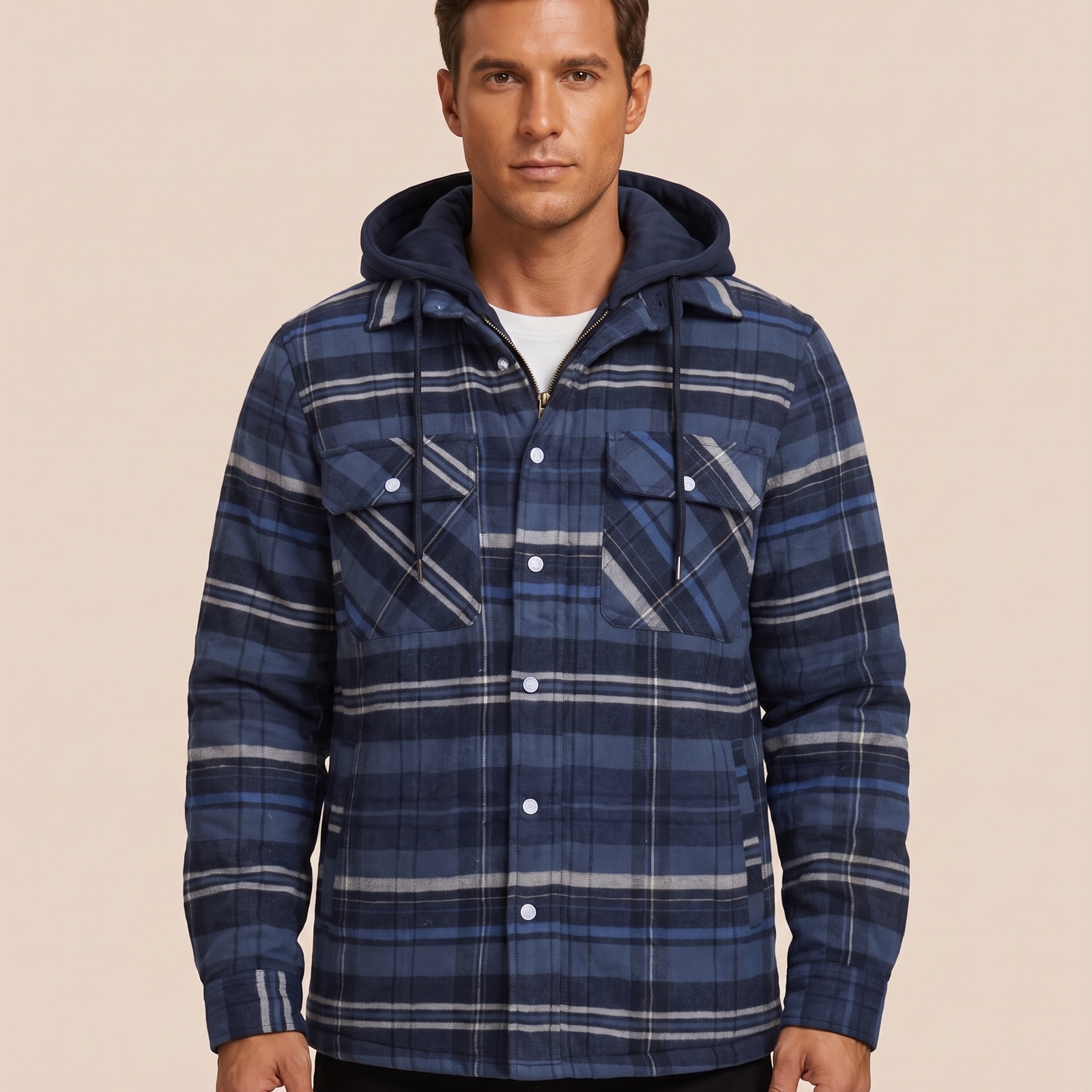 Herrenjacke com modelo masculino em fundo bege
