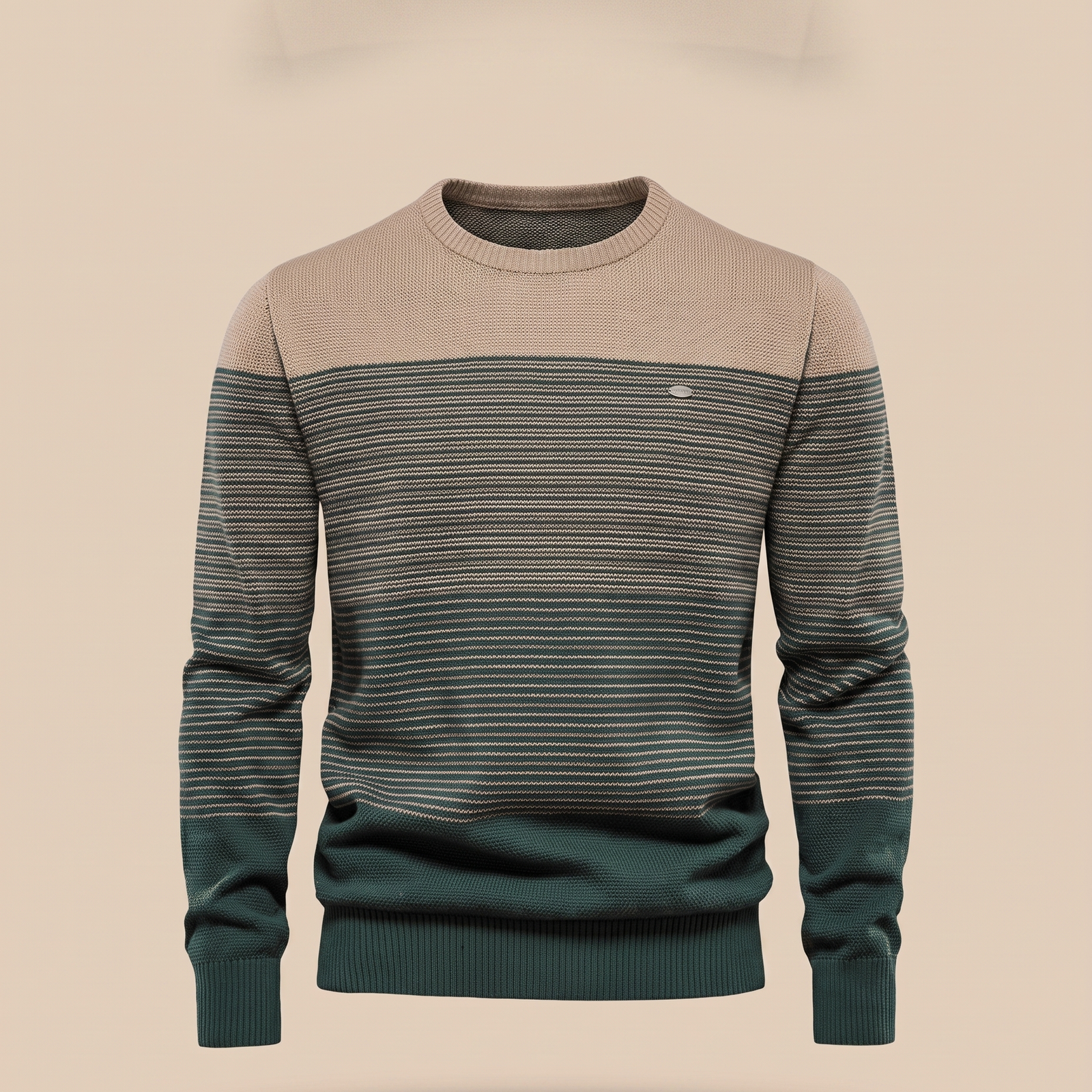 Malha masculina – modelo masculino em fundo bege
