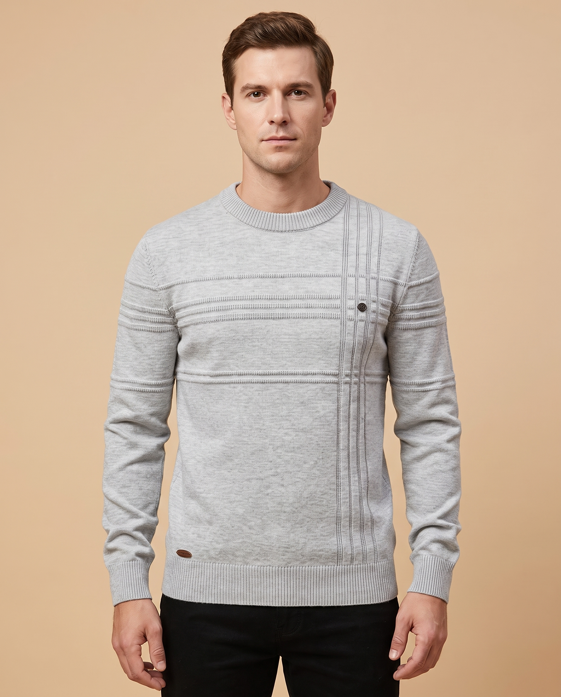 Malha masculina – modelo masculino em fundo bege