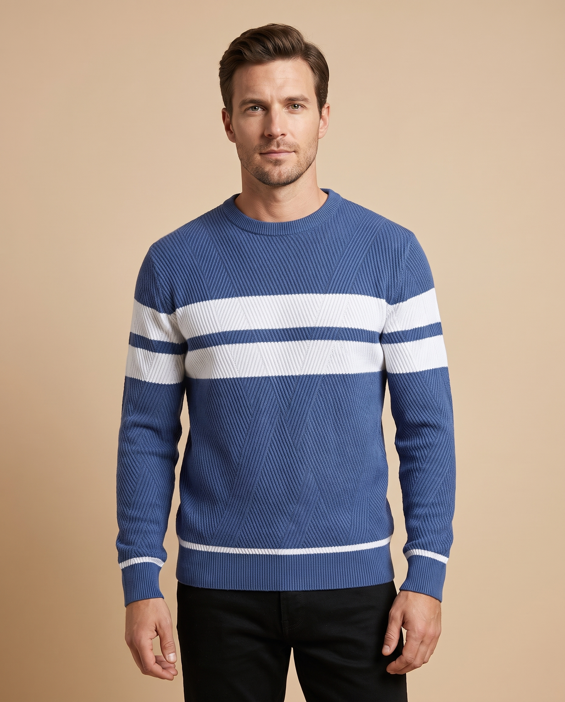 Malha masculina – modelo masculino em fundo bege
