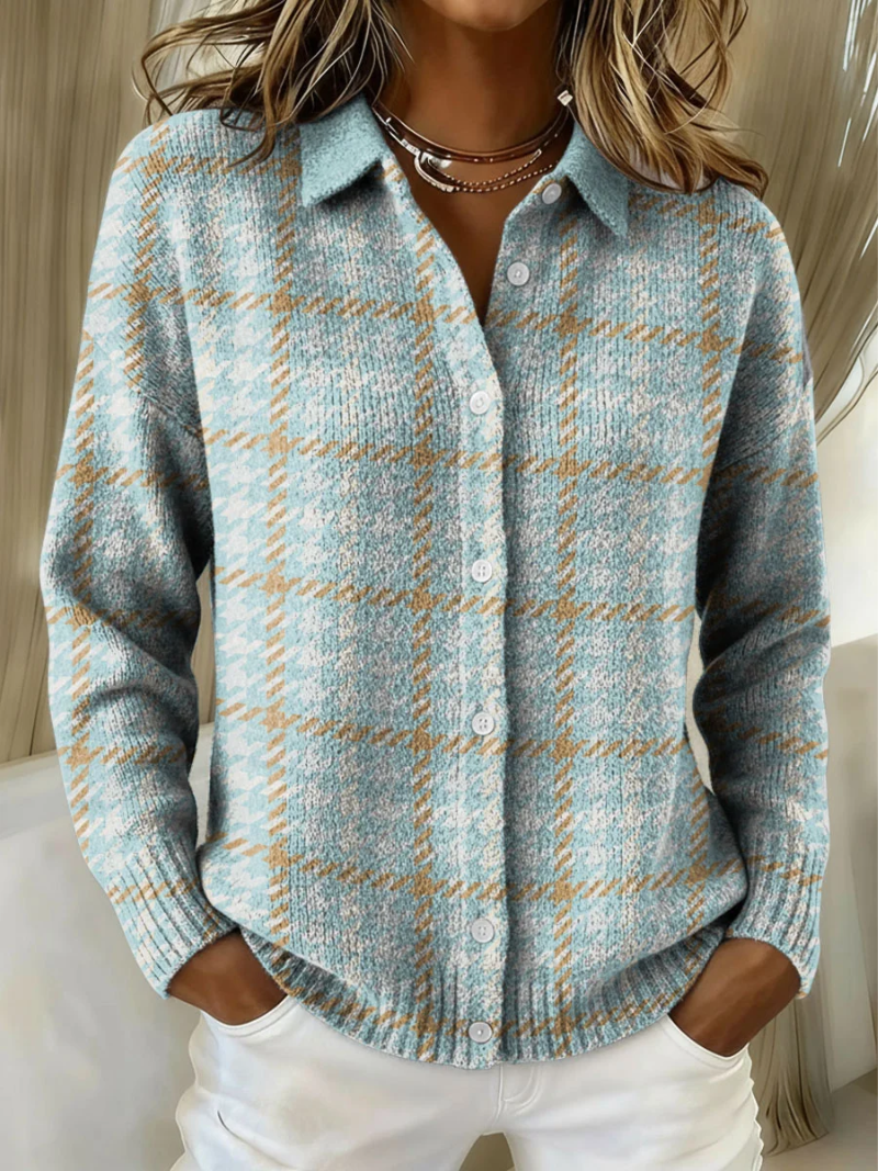 Clara | Karierter Strickcardigan in Himmelblau – Bild 1