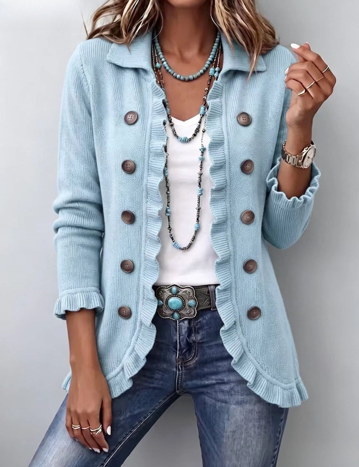 Rippstrickjacke mit Rüschenbesatz in Puderblau