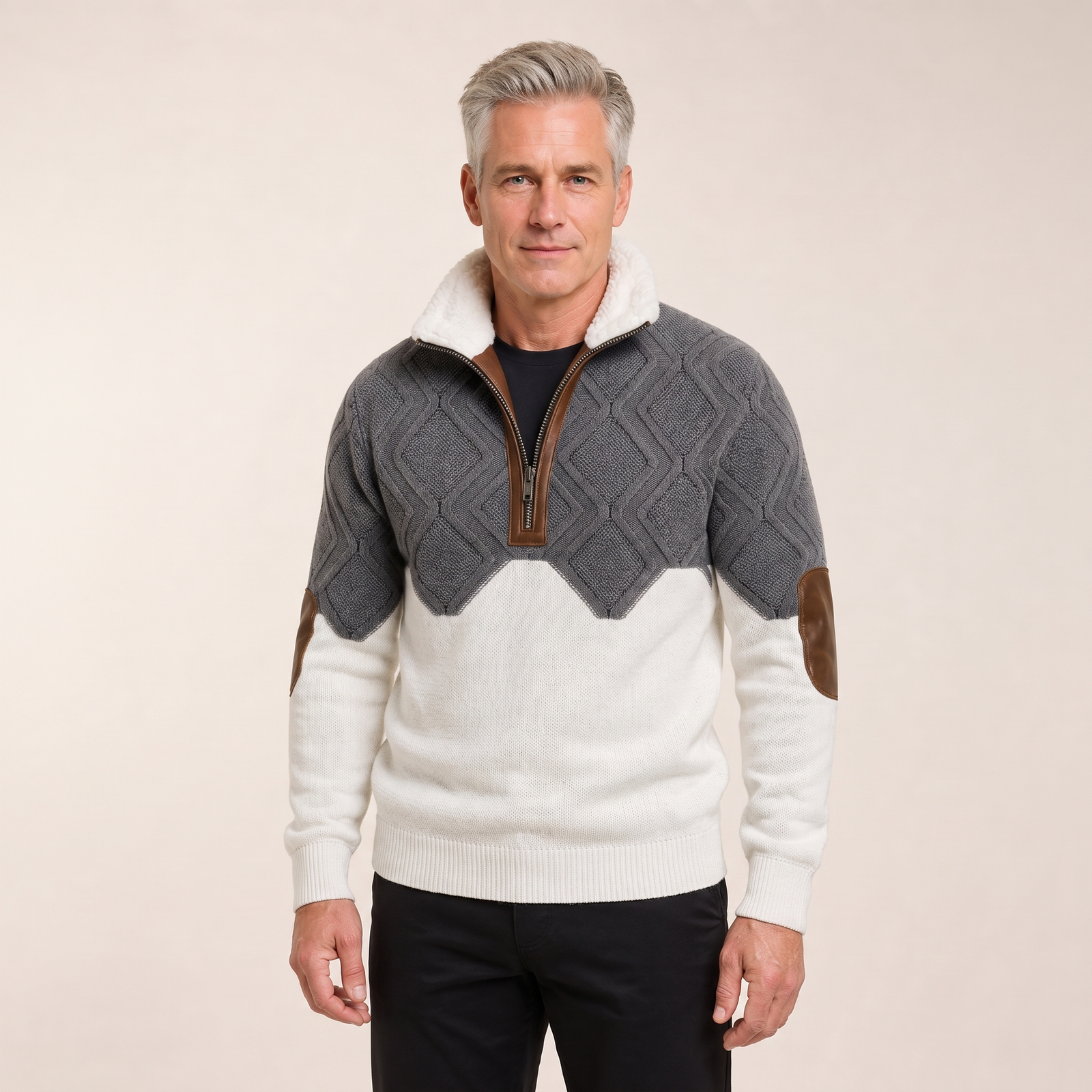 Falk Pullover in Grau und Weiß mit Sherpa-Kragen, frontal am Model