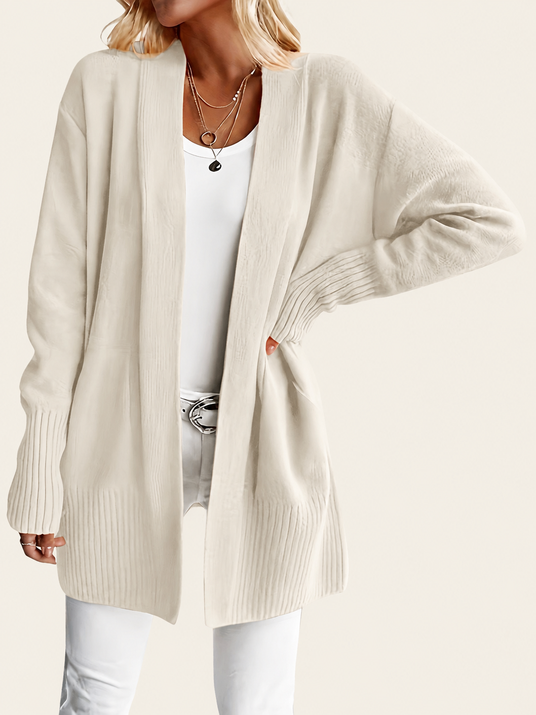 Flor | Kuschelig Strickcardigan – uniforme Produktaufnahme