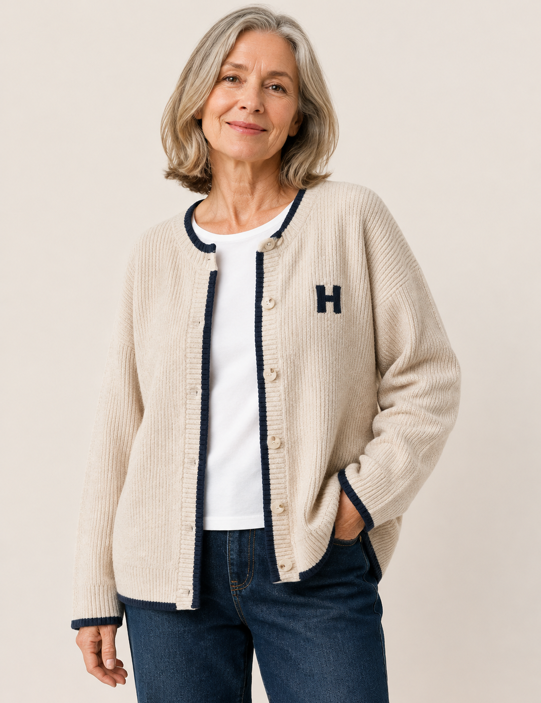 The Helene | Klassisch Cardigan – uniforme Produktaufnahme