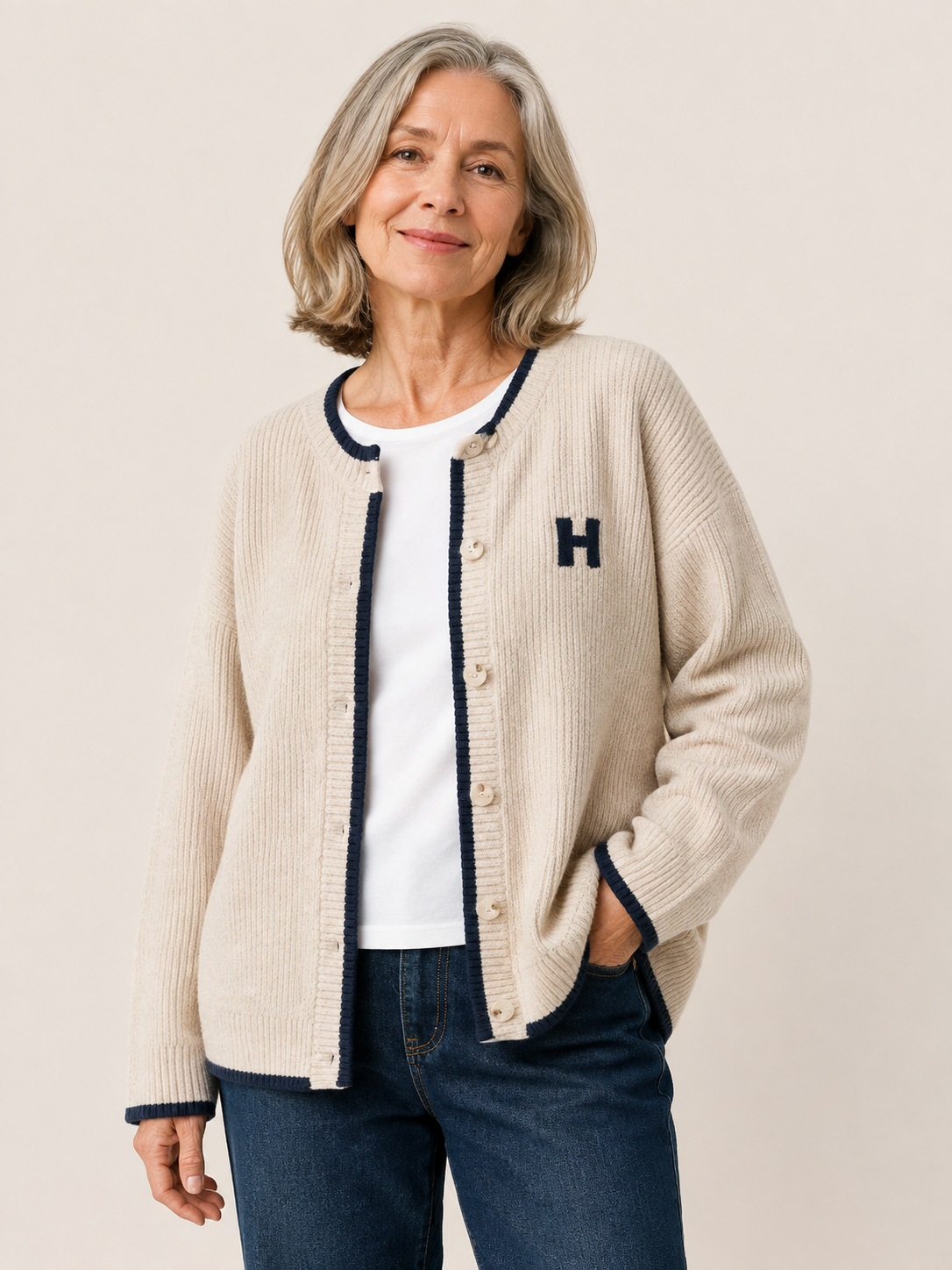 The Helene | Klassisch Cardigan – uniforme Produktaufnahme