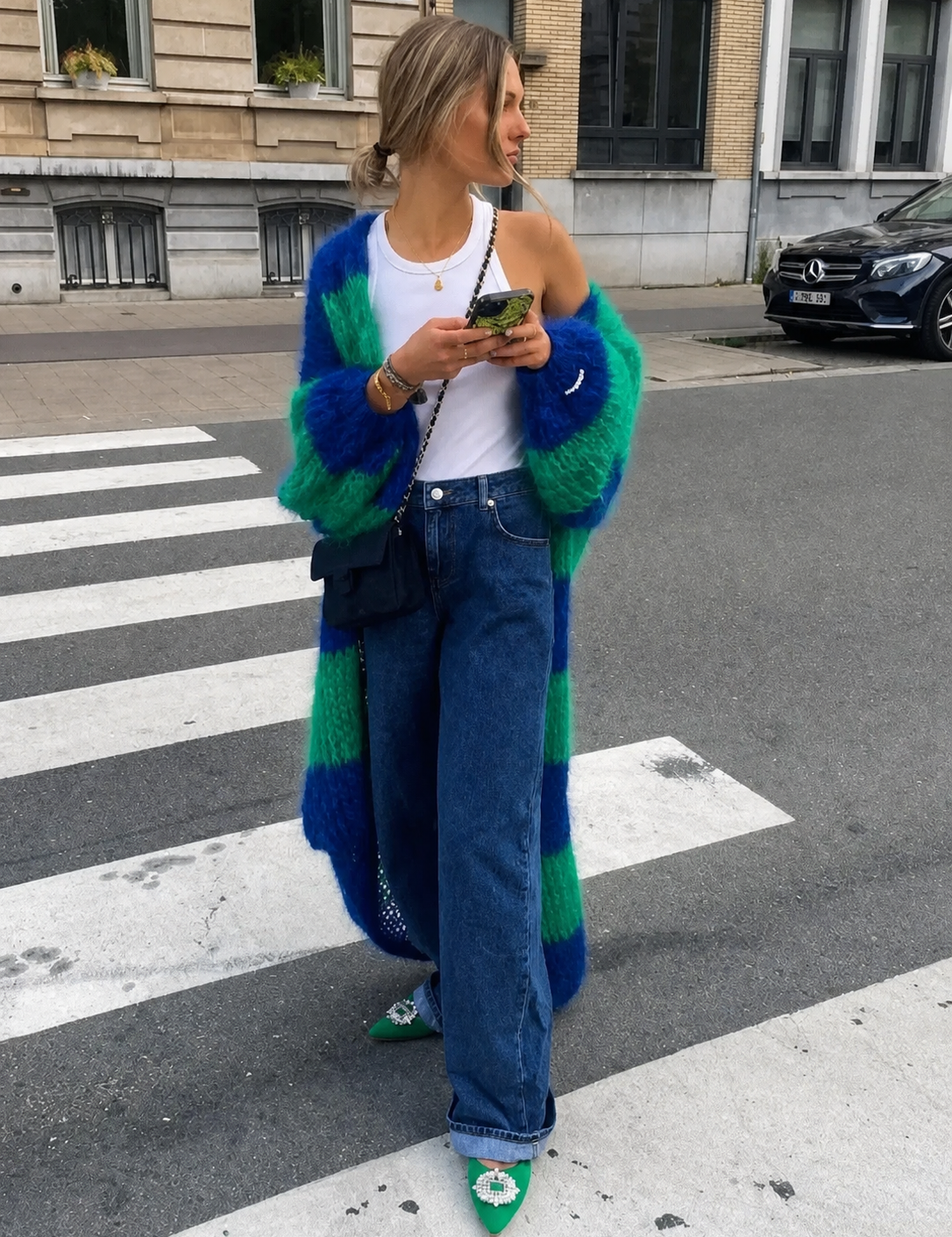 Ina cardigan lung verde și albastru – ținută completă