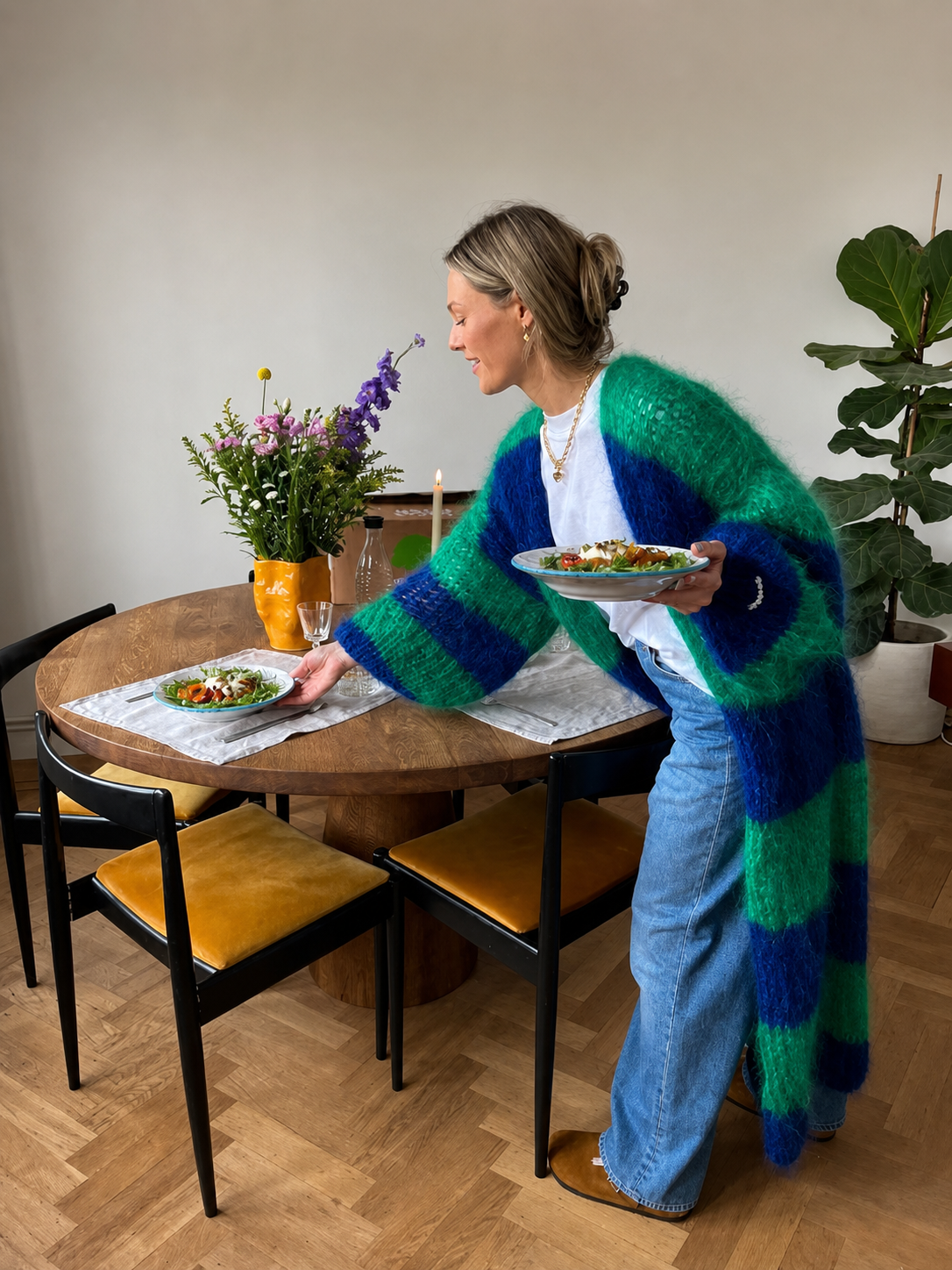 Ina cardigan lung verde și albastru – vedere laterală