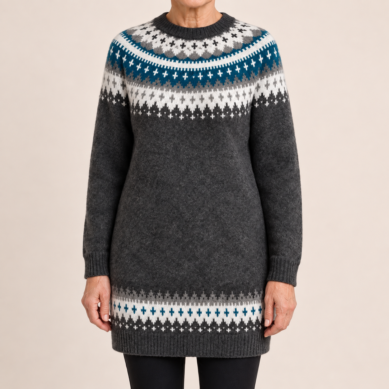 Irina-Maria grauer Nordic-Pullover – Detailansicht