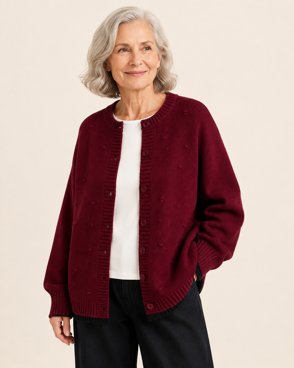 The Isolde | Strukturiert Cardigan – warmbeiger Studiohintergrund
