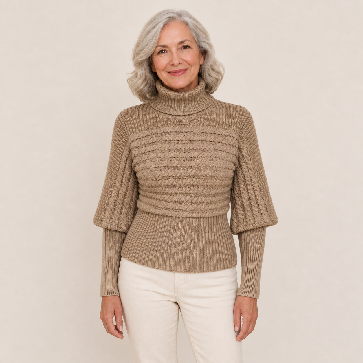 Khaki Zopfmuster-Rollkragenpullover – Frontalansicht am Model
