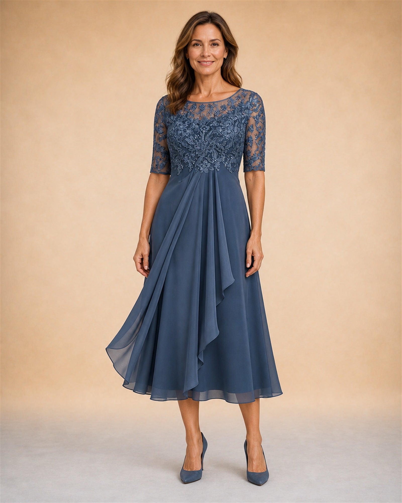 Laura în rochie elegantă albastră cu corsaj brodat, vedere frontală în studio