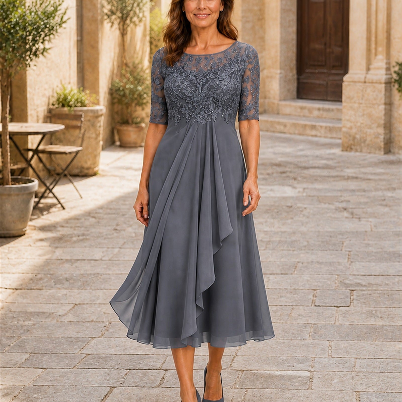 Laura în rochie elegantă gri cu corsaj brodat